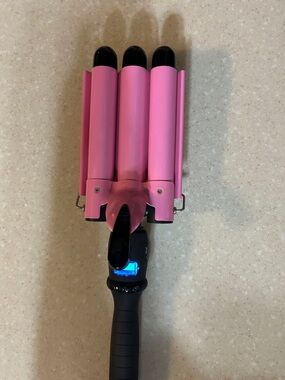 Alure Triple Barrel Pink Wave Curling Iron (22mm) with ceramic coating
